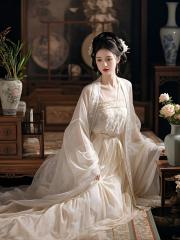 未婚妻把我買的婚房送給了白月光
